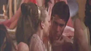 Красива грудаста брюнетка стала коханкою порно популярне паскудного чоловіка