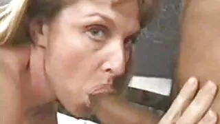 Скажений чорнильниця дужки заборонене порно повністю лизнув її кицьку, перш ніж трахатись