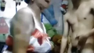 Струнка молода блондинка з тугою дупою смокче негр в порно фентезі душі