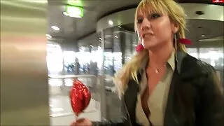 Американська красуня зраджує чоловікові і трахає порно фі російського чоловіка